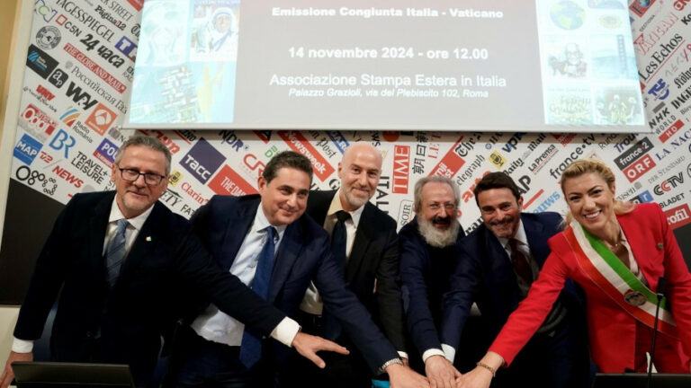 Presentato il francobollo celebrativo dedicato alla Fondazione Venezia per la Ricerca sulla Pace, nel 25° anniversario, emissione congiunta con lo Stato Città del Vaticano